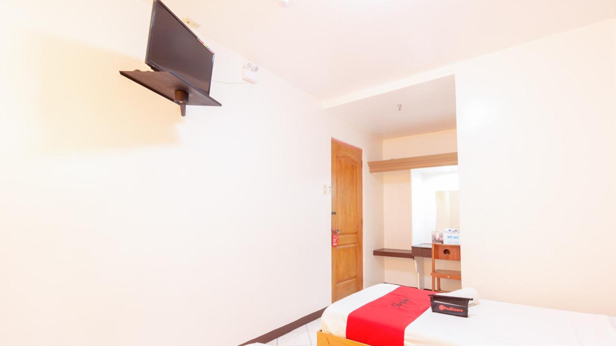 מלון Reddoorz @ Paterno Street טקלובן מראה חיצוני תמונה